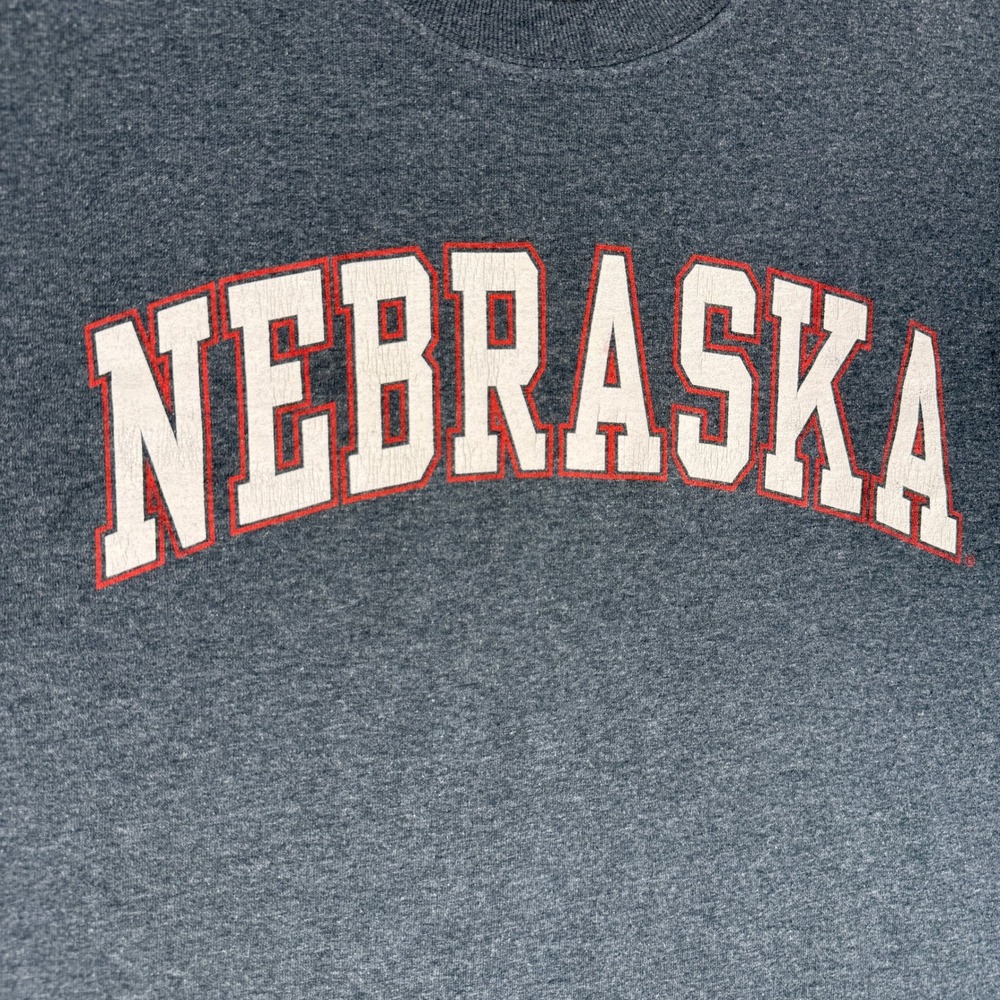 Nebraska Cornhuskers T-Shirt Size Large Gray University‎ College Logo - Picture 2 of 7